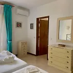 Beautiful With Terrace & Garden Apartman