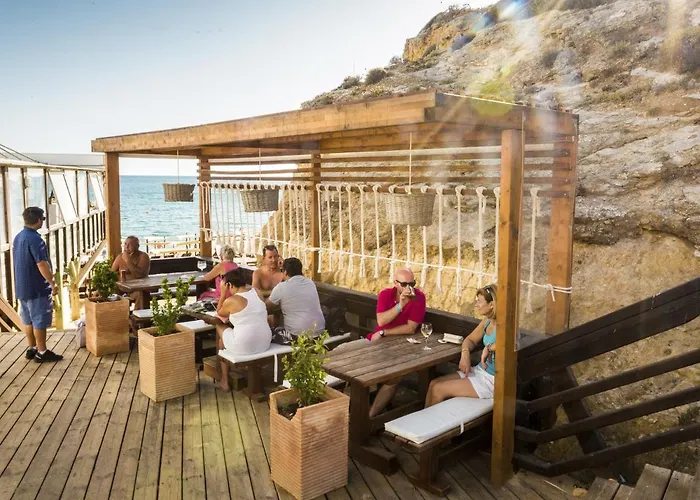 Beautiful With Terrace & Garden *