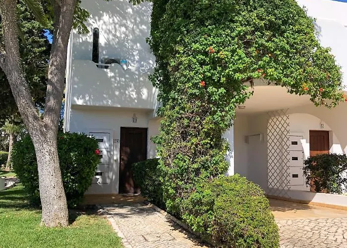 Апартаменты Beautiful With Terrace & Garden Феррагуду